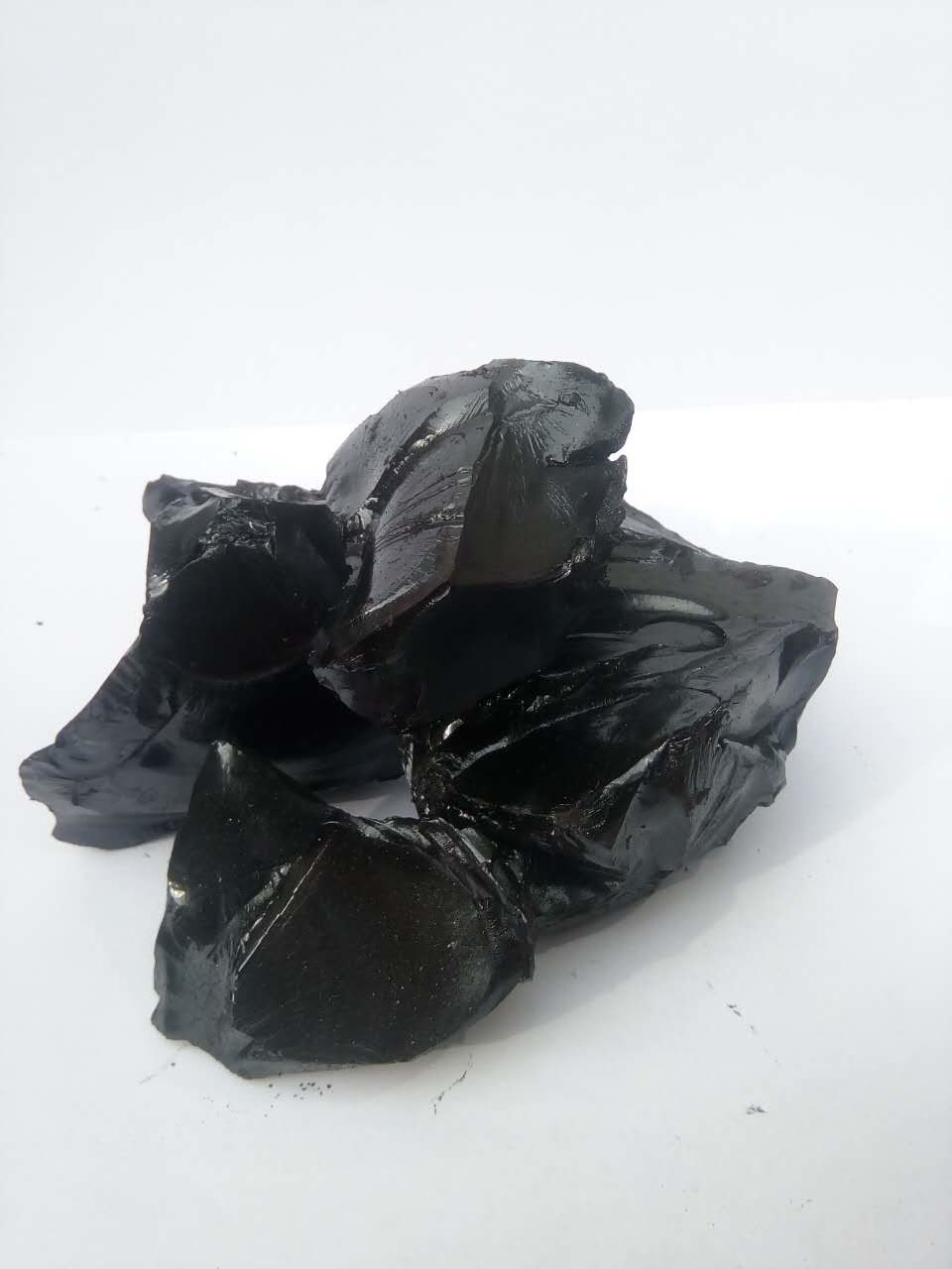 aluminium smetling hard pitch material , softening point 130