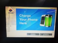 China Touch Cell Phone Charging Stations With LCD Advertising Player For Restaurant factory