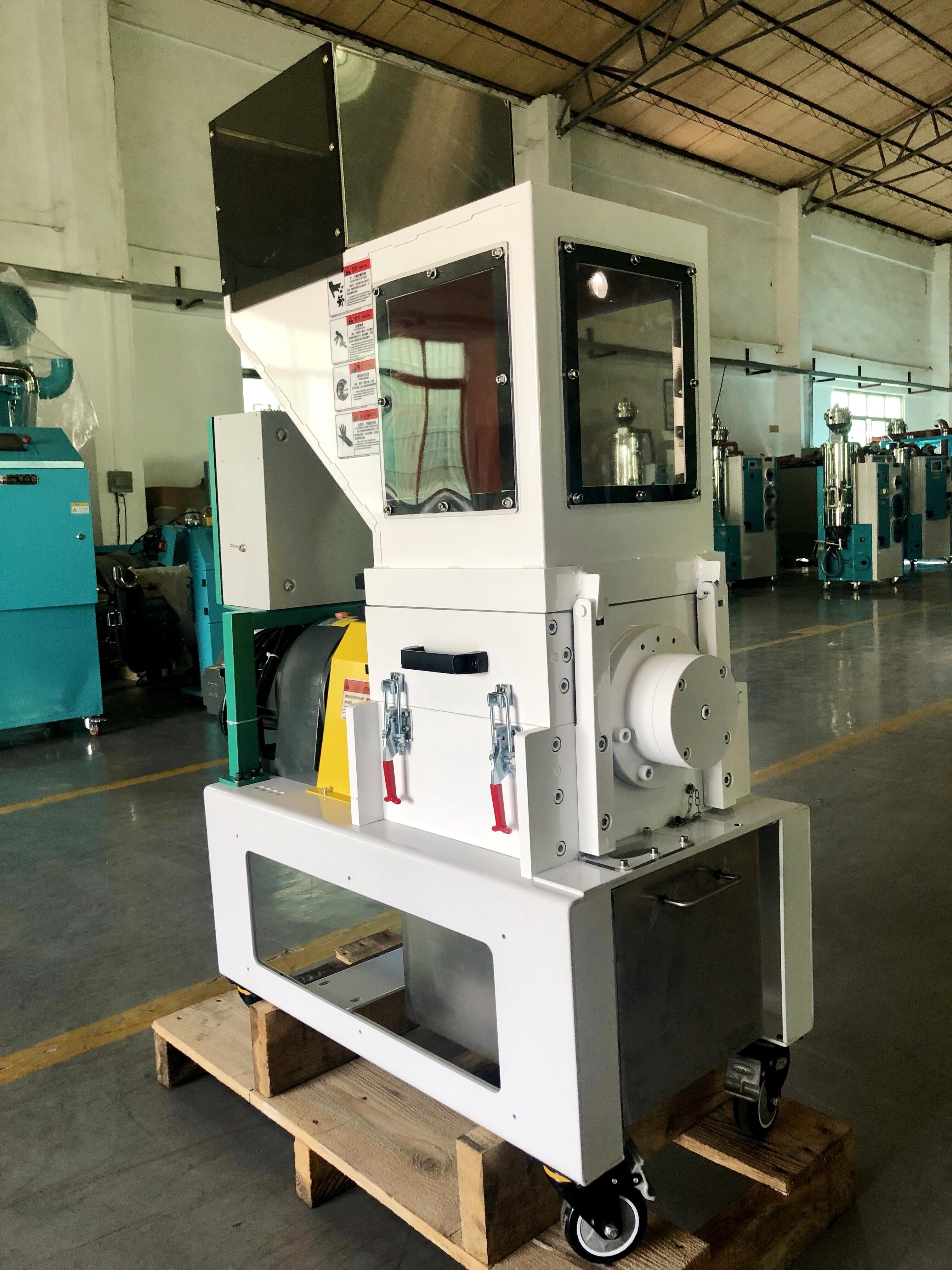 China Industrial Slow Speed Plastic Crusher Grinder Granulator For Plastic Sprues Defects factory