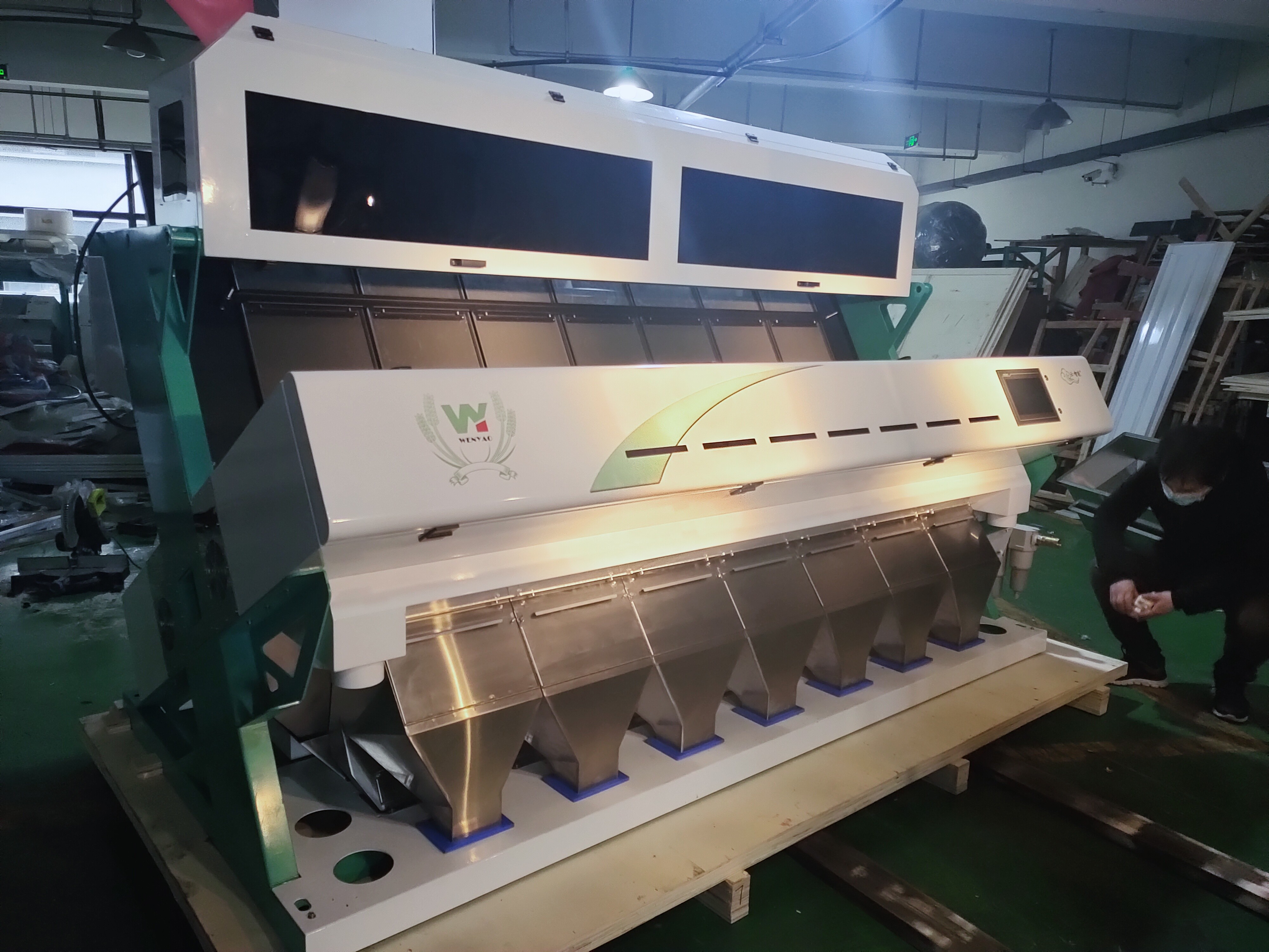 China Flexem Humanized Touch Screen Almond Sorting Machine 7 Chutes factory