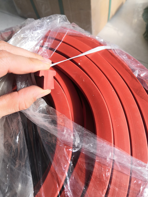 China Red Color Silicone Rubber Washers Silicone Stripe 9mpa Tensile Strength factory