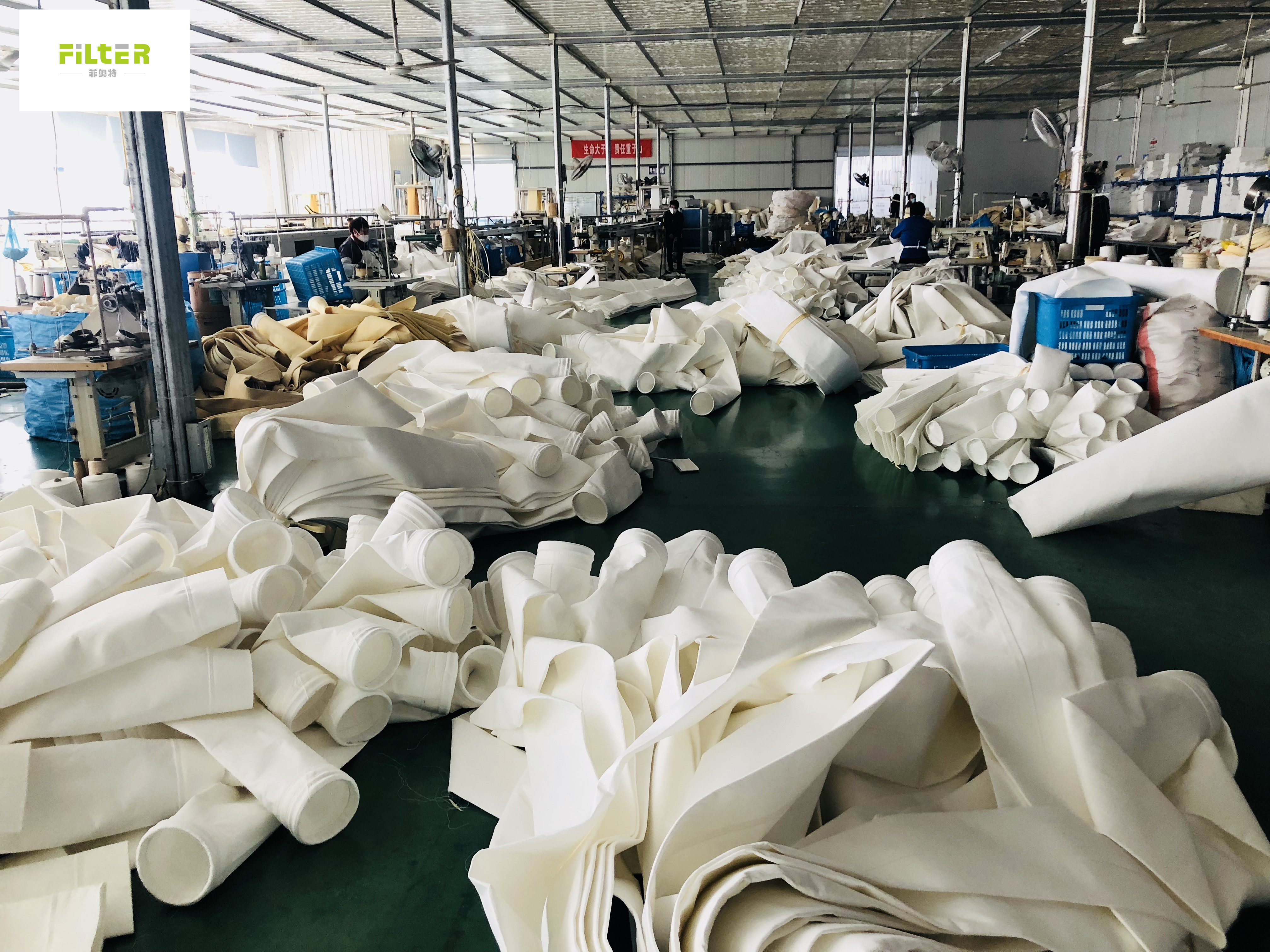 China Polyester Antistatic Filter Bag 550GSM  PTFE Membrane For Dust Collector factory