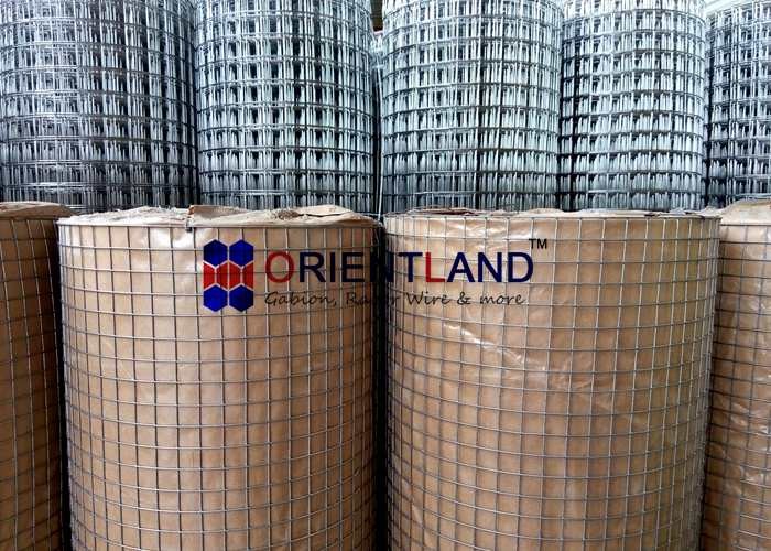 China 2x2 Welded Wire Mesh Concrete Square Rectangle Hole Shape 5m-30m Length factory