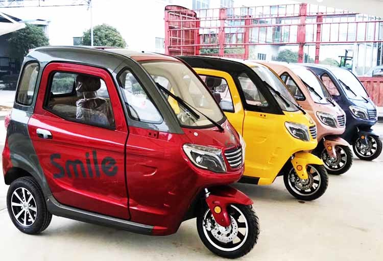 China Silent Enclosed 1500W Passenger Electric Tricycle factory