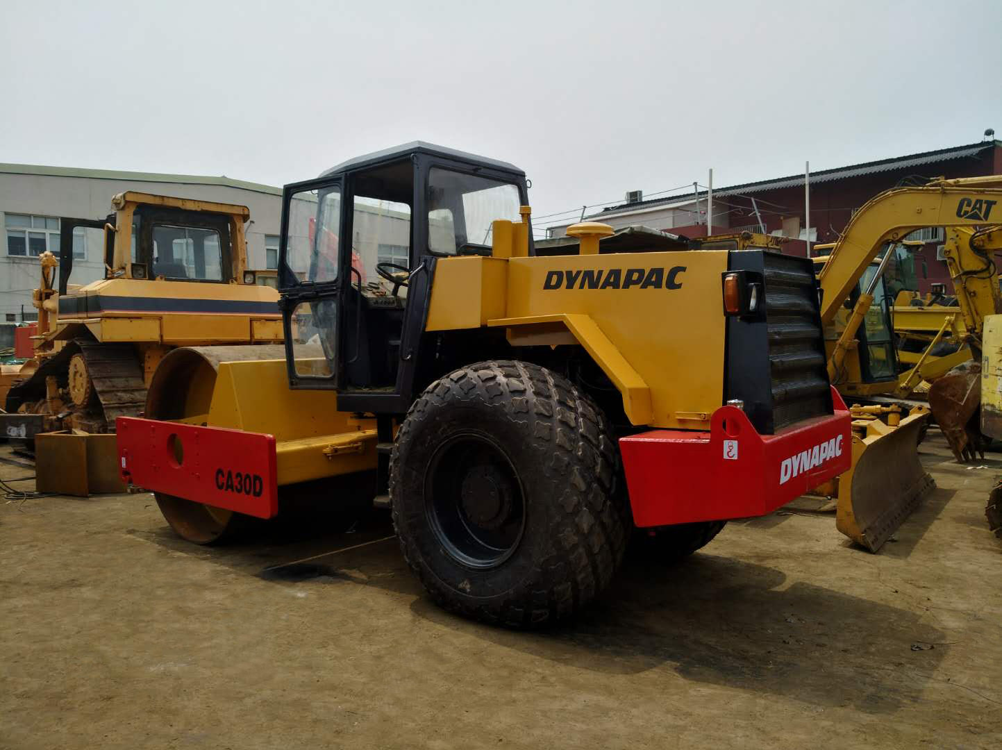 China 14 Ton Second Hand Road Roller For Road Construction Dynapac CA30D 2013 Year factory