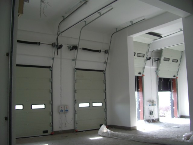 China Noise Reducing Commercial Sectional Overhead Doors With Automatic Formed factory
