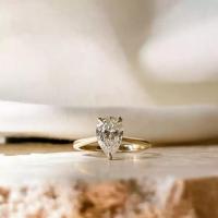 China 18k Gold Real Diamond Engagement Ring , Pear Natural Diamond Wedding Ring factory