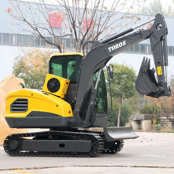 Quality EPA Certified 4 Ton Mini Excavator 2400rpm Small Crawler Excavator Bagger for sale