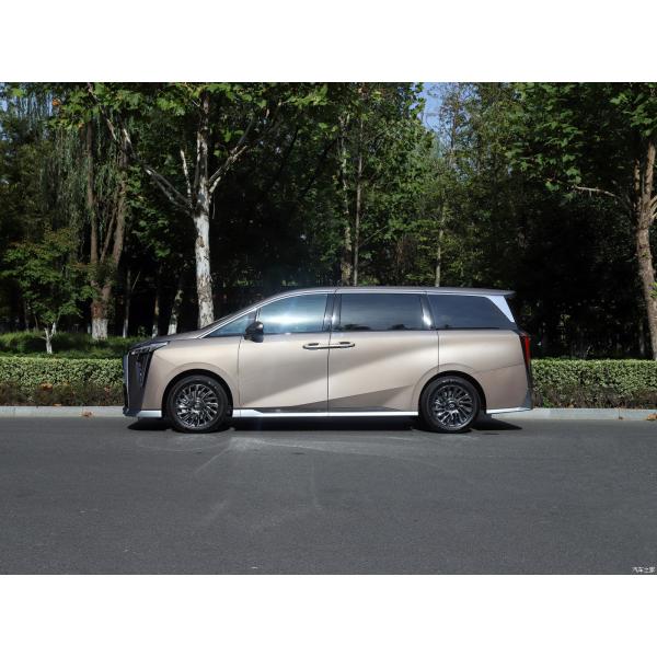 Quality Diesel Petrol Hybrid MPV 7 Seater Cars Automatic With 50L Fuel Tank Capacity for sale