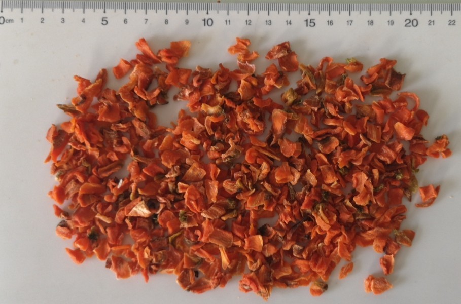 China Feed Grade Dried Carrot Chips Orange Color With Dry Cool Place Storage factory