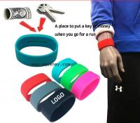 China 2020 new Pocket Wrist band silicone bracelet with pocket for Sport factory