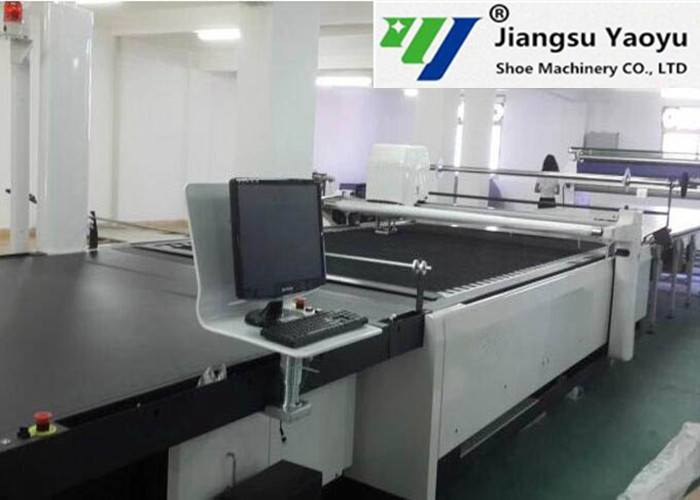 China High Efficiency Automatic Computer Cutting Machine For Sofa Leather Cloth factory