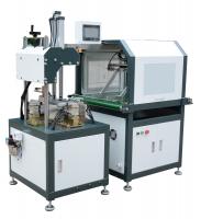 China Box Pressing Air Bubbles Machine With Manipulator factory