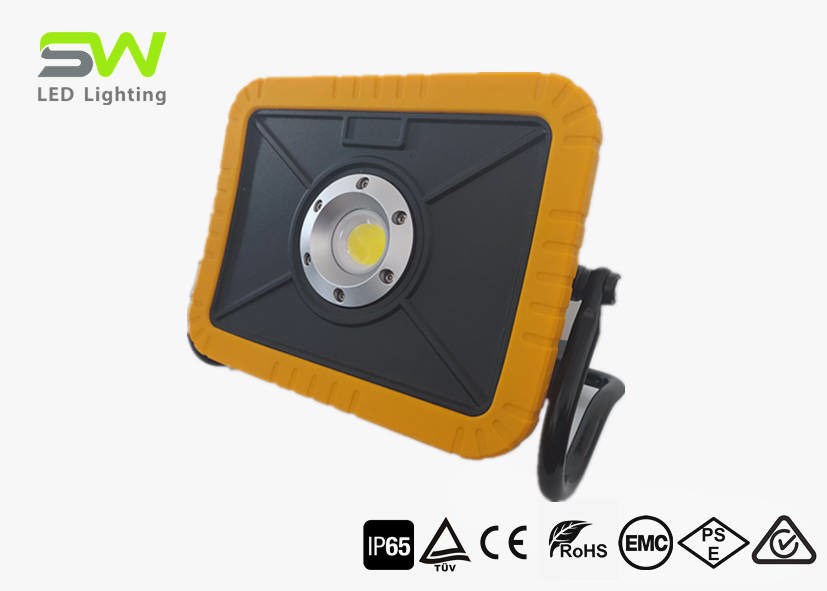 Quality 15W COB 2000 Lumen Led Rechargeable Site Light With Rotating Magnet Stand for sale