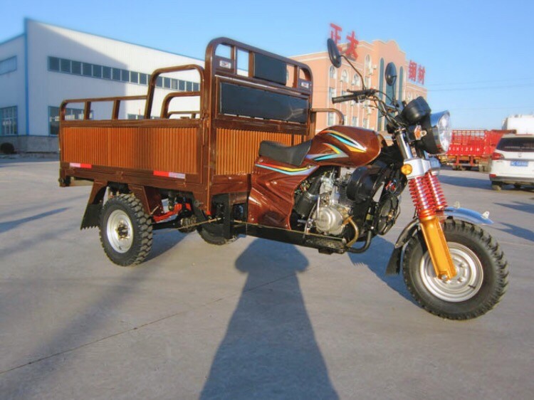 Quality Golden Color Three Wheel Cargo Motorcycle For Long Distance Riding for sale