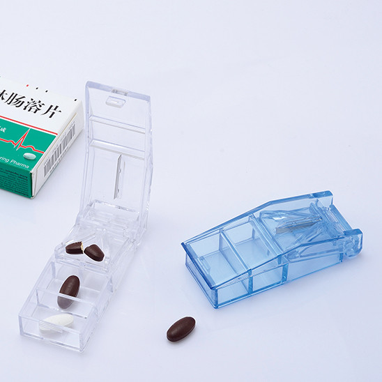 China OEM CE Approved Plastic Pill Cutter Small Pills Box With Cutter Pill Dispenser Box factory