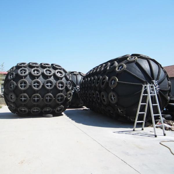 Quality Port Pneumatic Rubber Fender ISO17357 Qualified 50kPa 3.3*6.5M Tear Resistance for sale