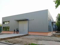 China Epoxy Coating Floor Prefab Steel Structure Workshop With Inside Office Buildings factory