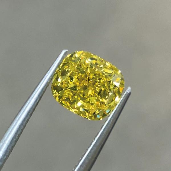 Quality 2CTS Cushion Loose Lab Created Yellow Diamond IGI Certified for sale