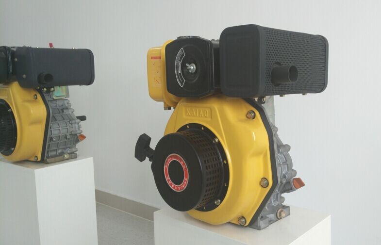 China 337cc Displacement  Lightweight Small Diesel Engine , Forced Air Cooled Engine factory