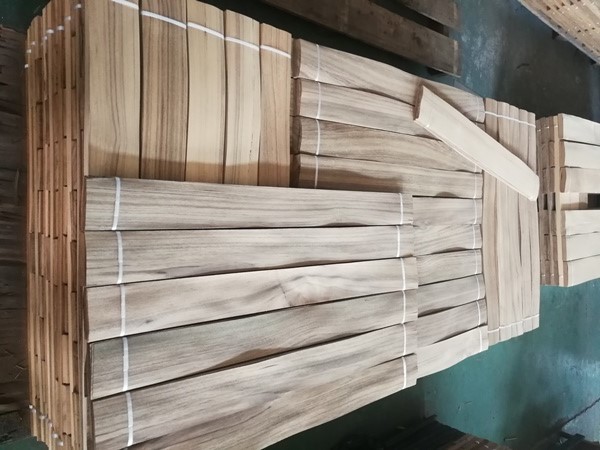 China 0.5mm Natural Burma Teak Veneer for Engineered Wood Flooring  Usage factory