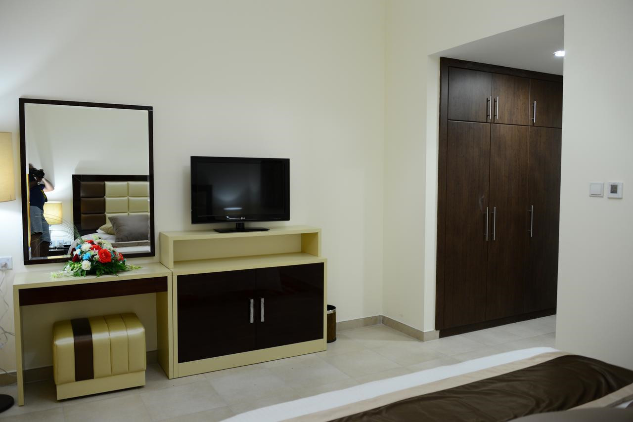 China Hotel guestroom furniture of Righthome factory for Laminate board furniture for TV stand and Wardrobe factory