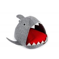 China Mechanical Wash Felted Wool Cat House Shark Pattern With Detachable Mat factory
