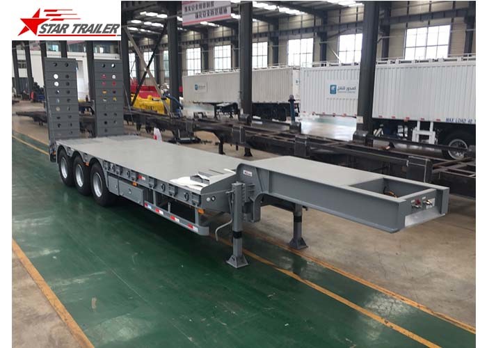 China Hydraulic Ramp Truck Low Bed Trailer , High Capacity Lowboy Drop Deck Trailer factory