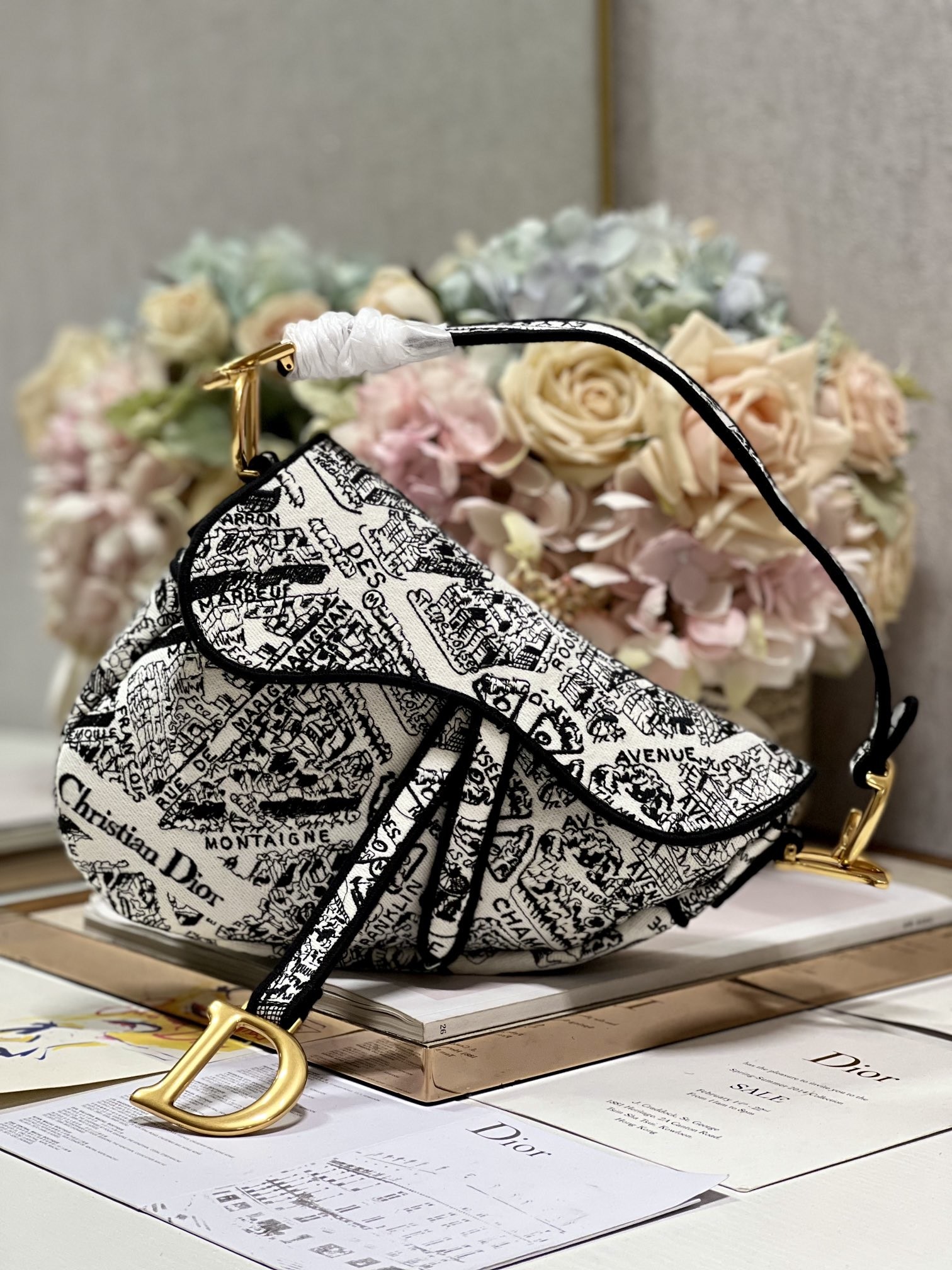 China Women Embroidery Dior Saddle Sling Bag Patchwork 25cm With 3 Interior Pockets factory