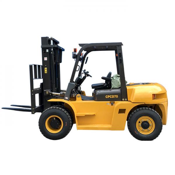 Quality Automatic Port Forklifts 7 Ton ISUZU Engine Yellow Color Turning Radius 2240mm for sale