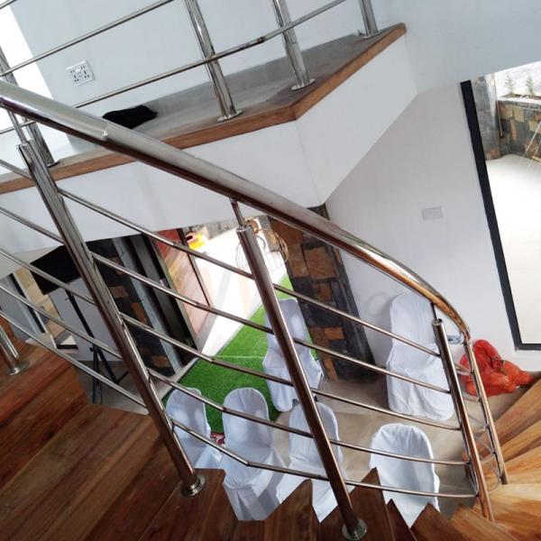 Quality Rotating Staircase Stainless Steel Railing 1000-2000mm Glass Inox 201 304 316 for sale