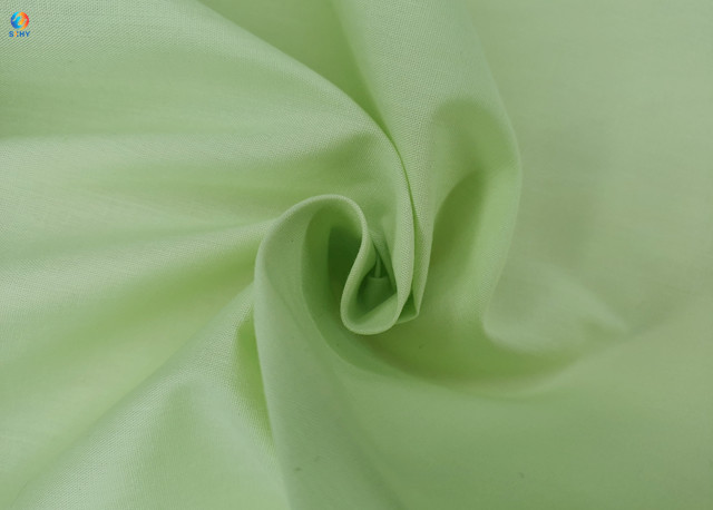 China Dyed Ground Poplin Cotton Polyester Shirting Fabric TC65/35 45s*45s 110*76 factory