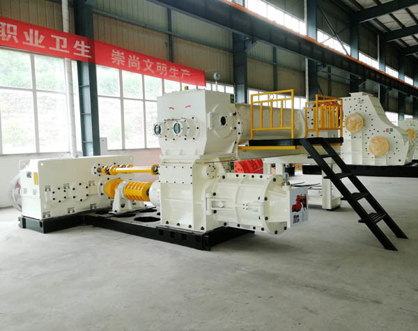 Quality Automatic Clay Brick Manufacturing Machine / Soil Bricks Making Machine for sale