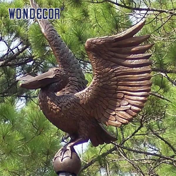 Quality Outdoor Garden Water Fountain Sculpture Bronze Animal Pelican Decoration for sale