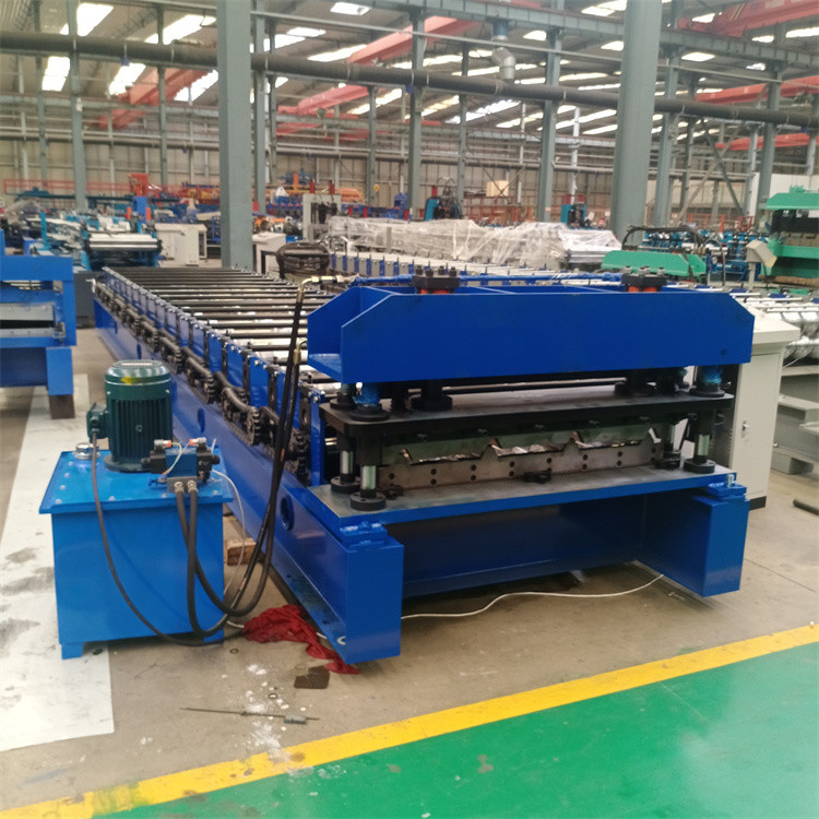 China Pre Painted Steel Galvanized Ibr Roof Panel Roll Forming Machine For Wall Panel factory