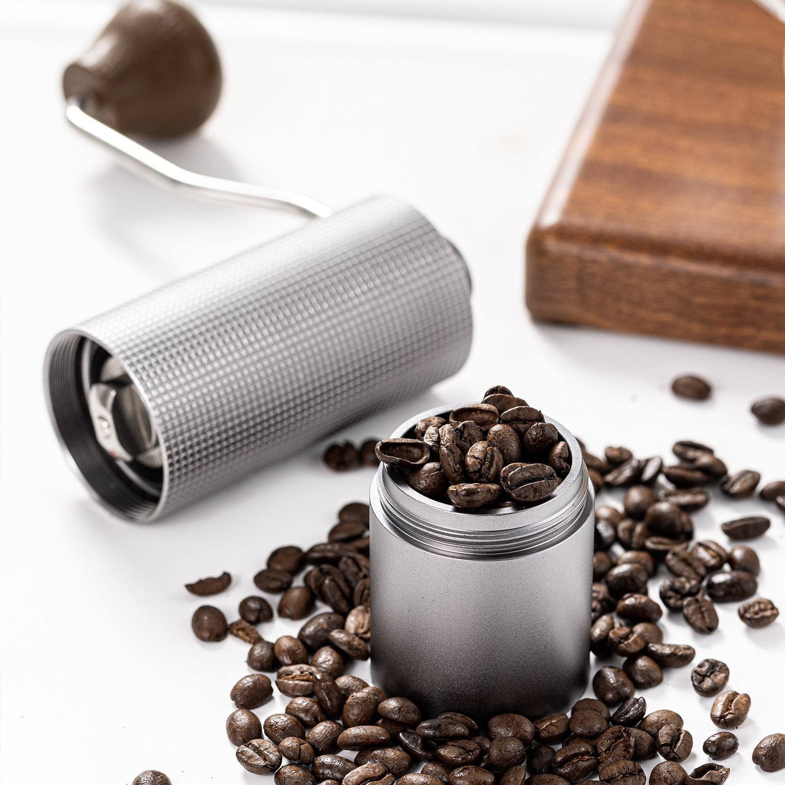 China Stainless Steel Metal Conical Burr Manual Coffee Bean Grinder Commercial Portable Washable Hand Cranked factory