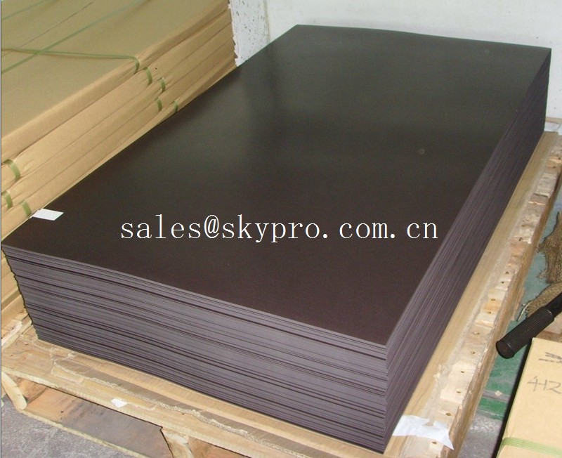China 0.2-10mm thick black self adhesive magnetic rubber sheet Smooth Surface factory