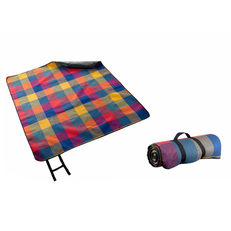 China Foldable Waterproof Camping Picnic Blanket With Handle Strap factory
