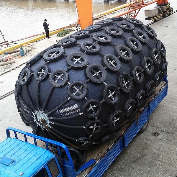 Quality Rubber Pneumatic Marine Fender Dock Defense Boat Fender With Tyre To Vessel Mooring / Moor for sale