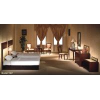 China ISO14001 Certified Hotel Bedroom Furniture Sets Solid Wood Hotel Furniture Walnut Color factory