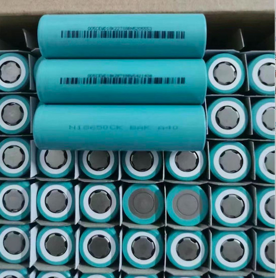 China 18650 3000mah Lithium Ion Battery BAK N18650CK 3.7 Volt Battery Cell factory
