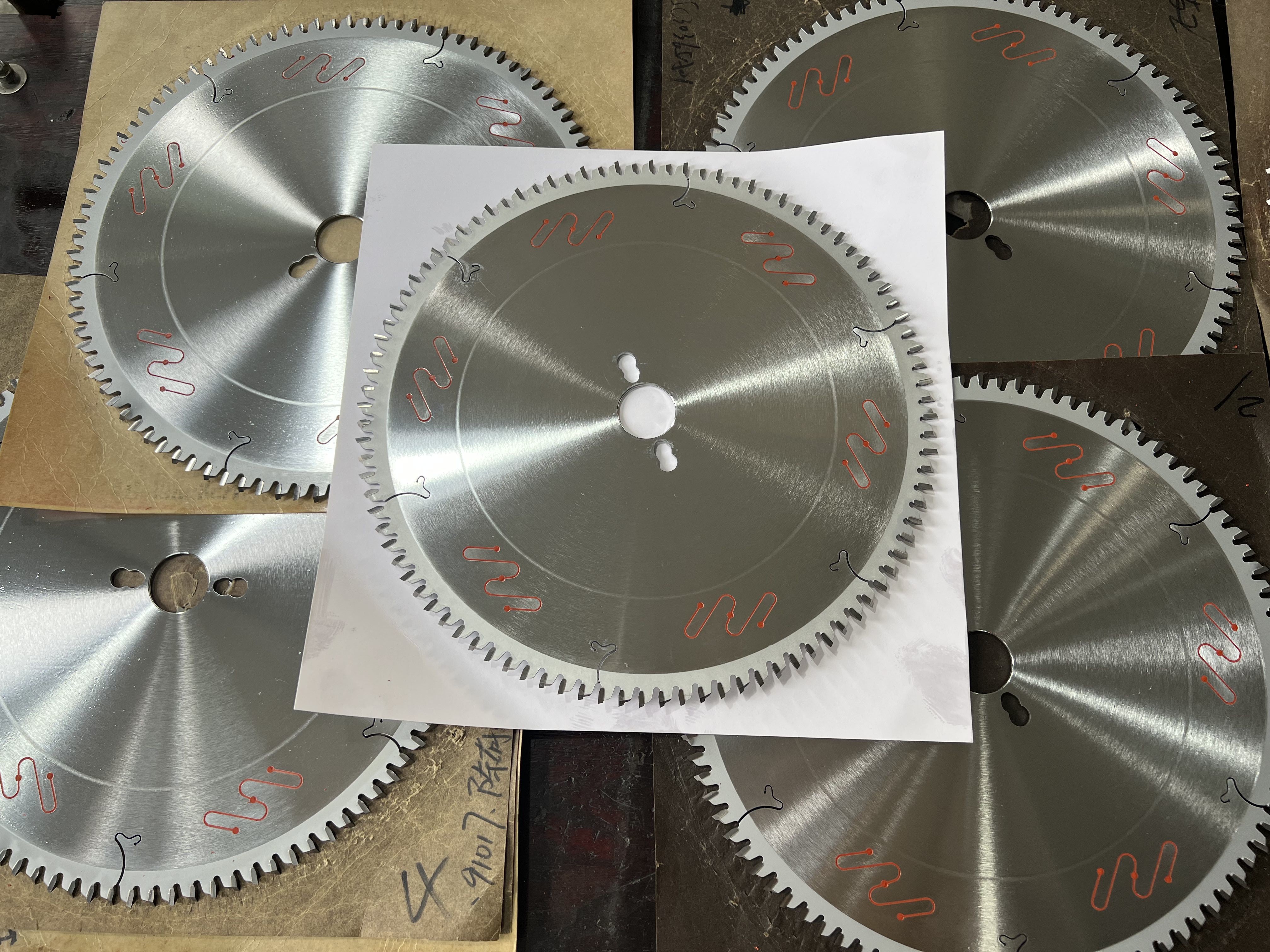 China Freud Quality TCT Saw Blade For Wood Cutting Industrial Panel Sizing Circle Saw Blade factory