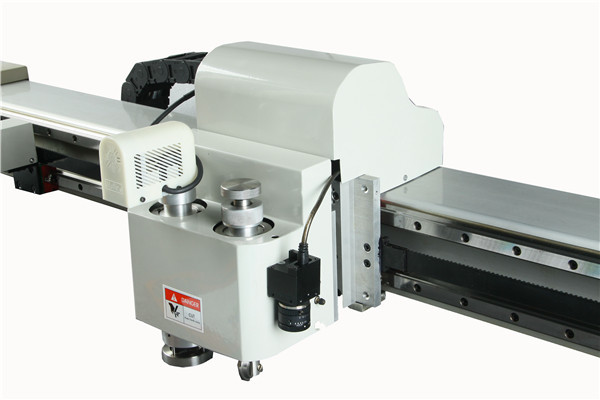 Quality Flatbed Digital Cutter / Corrugated Box Cutting Machine With Oscillating Blades for sale