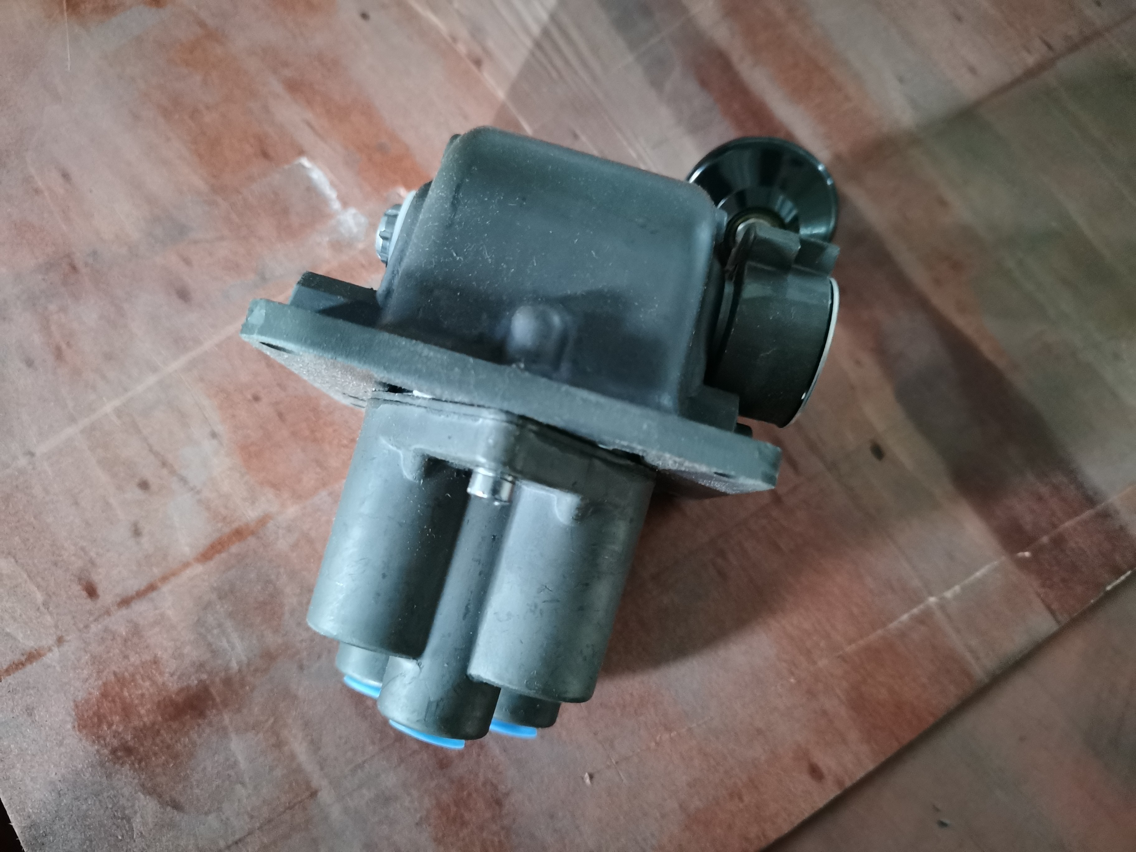 China XJ750 Workover Rig Spare Part Three Position Four Way Valve P59335 factory