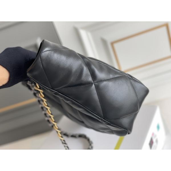 Quality Casual Lambskin Chanel Classic Lambskin Bag Plain Party Office Style for sale