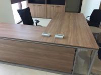China Manager use L shape office desk 3060 steel frame wooden modesty panel factory