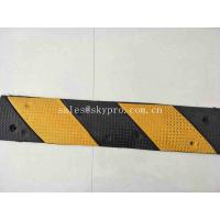 China Driveways / Parking Lots Safety Road Speed Bumps Reflective Recycled Rubber factory