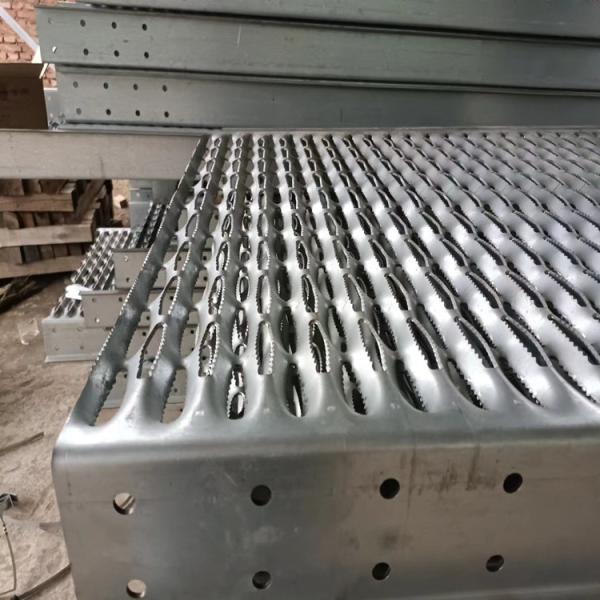 Quality Weather Resistant Stair Tread Anti Slip Grating Galvanized for sale