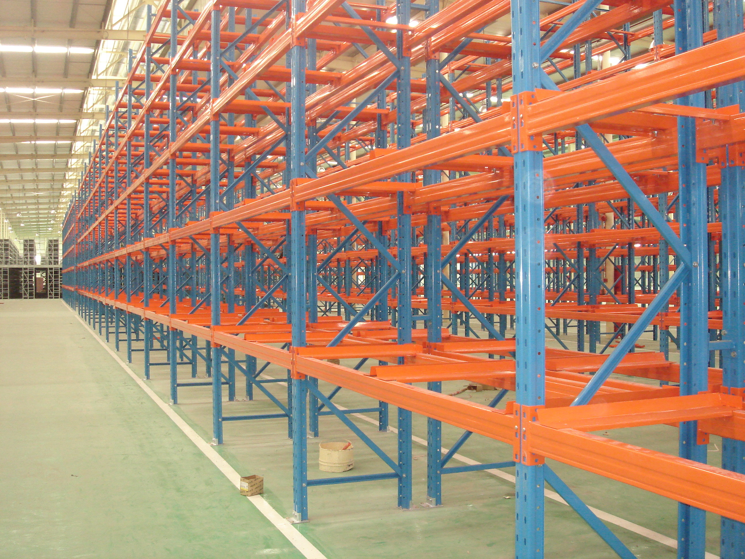 China OEM / ODM Warehouse Heavy Duty Steel Storage Racks Corrosion Proof factory