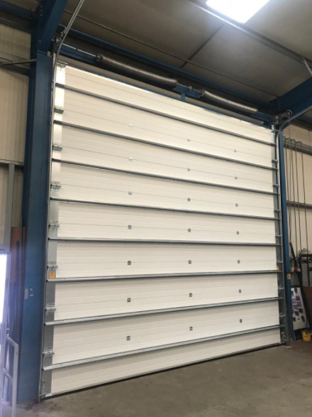 Quality Electric / Manual Insulated Sectional Doors Anti Breaking For Warehouse Remote for sale
